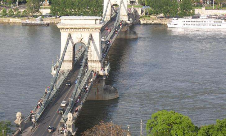 Renovations to the historic Széchenyi Chain Bridge and a nearby road tunnel have been long-awaited (photo © Jan Drholec Dreamstime)