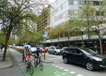 Together but separated: Vancouver's bike lanes are enjoyed by families even during rush hour © David Arminas/World Highways