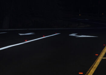 Two-way reflective markers show red to wrong-way drivers (photo courtesy CALTRANS)
