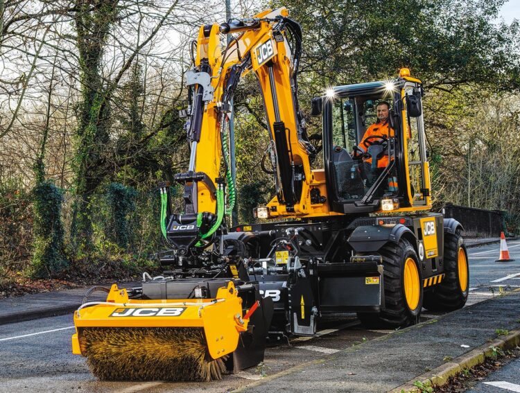 JCB is now offering a versatile pothole patching machine based on its HydraDig model