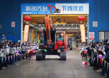Doosan Infracore has surpassed the 200,000-mark in the cumulative production of excavators in China, a first among foreign companies operating in the Chinese market