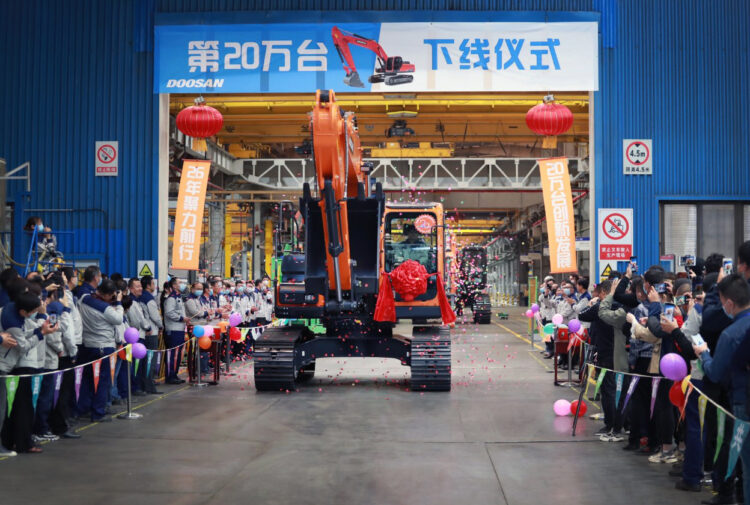 Doosan Infracore has surpassed the 200,000-mark in the cumulative production of excavators in China, a first among foreign companies operating in the Chinese market