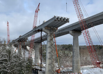 The twin structures were honoured in the category “best bridge with a main span of more than 150 feet – 45.7m (image courtesy HDR)