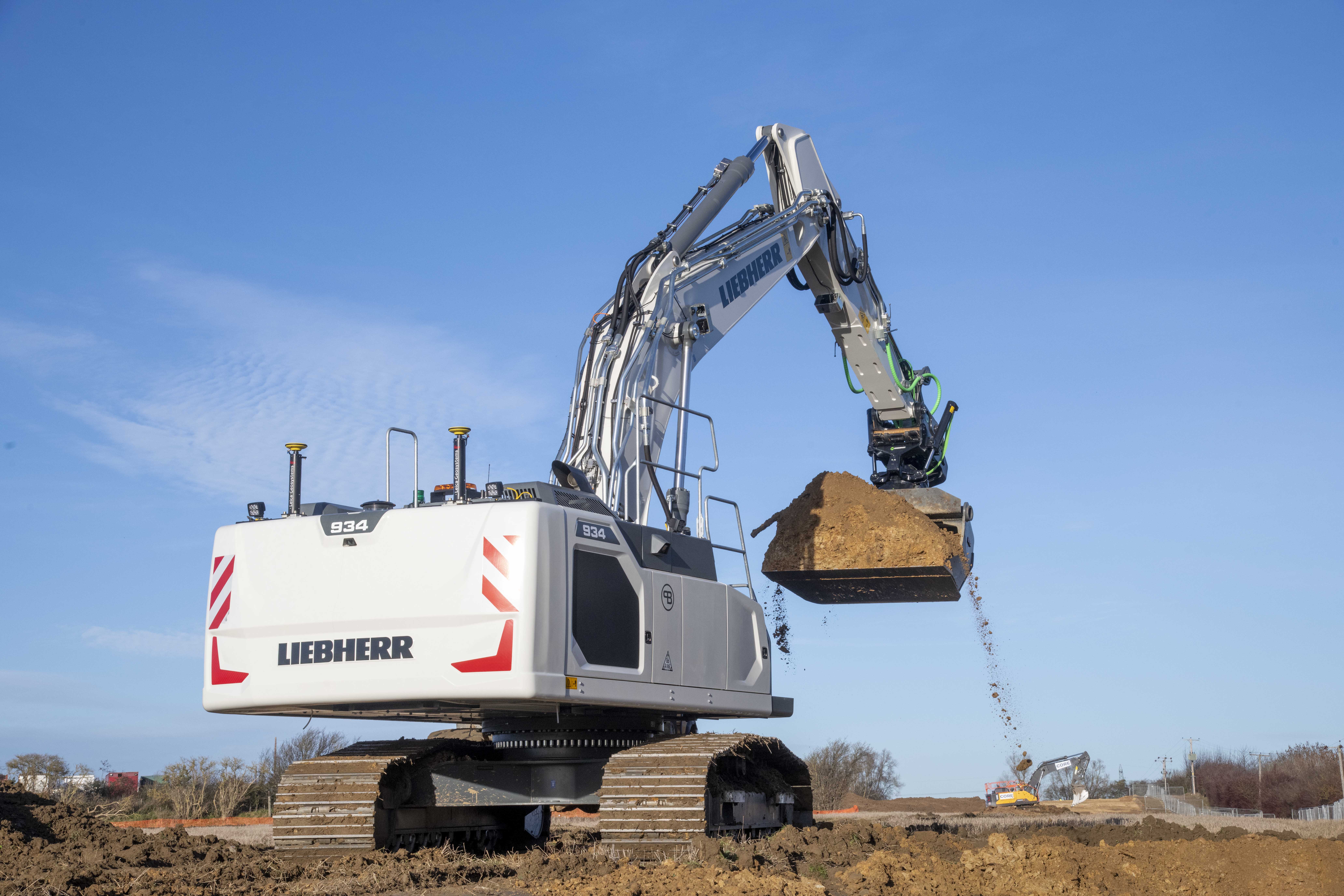 Winning combination: the Leibherr R 934 G8 crawler fitted with GPS guidance from Leica Geosystems and with a Steelwrist X32 tiltrotator attachment