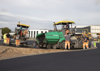 The Vögele machine was able to cope with the tight corners for the track