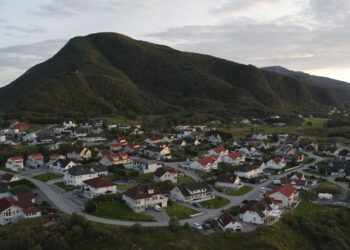 The chain comprises the islands of Lepsøya, Hestøya, Haramsøya, Skuløya, Fjørtofta, Harøya and Finnøya