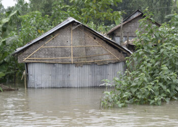 Flooding remains a serious problem for transportation in low-lying Bangladesh (© | Remon Remon, Dreamstime.com)