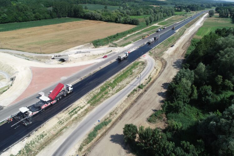 STRABAG has the contract to widen an additional stretch of the 67 expressway in Hungary – image courtesy of STRABAG