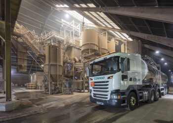 FM Conway dedicated its Theale Plant to the production of a new porous asphalt for a runway at RAF Odiham to ensure a homogenous material throughout