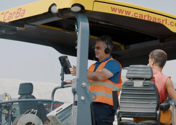 Controls in the machine cabs allowed the crew to follow the design with precisionControls in the machine cabs allowed the crew to follow the design with precision