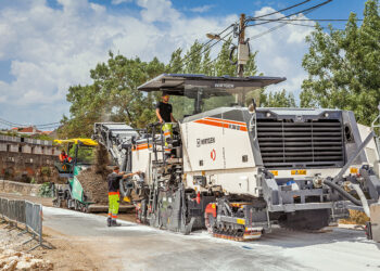 The Wirtgen W 380 CR recycler was the heart of the road recycling train
