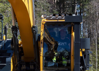 Hyundai dealer Orsa Maskin designed and built the electric lift and the cab pedals were replaced with a control system from Engcon, a global Swedish manufacturer of tiltrotators (image courtesy Hyundai)