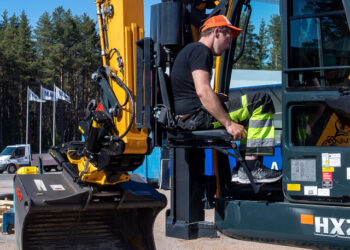 Up and away, thanks to a specially designed lift mounted on the front left side of Patrik Ketti’s 24-tonne Hyundai HX235 LCR crawler excavator (image courtesy Hyundai)
