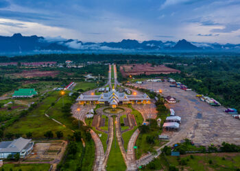 Customs points between Lao PDR and its neighbours also require improvements to allow better transport © Mr.siwabud Veerapaisarn | Dreamstime.com