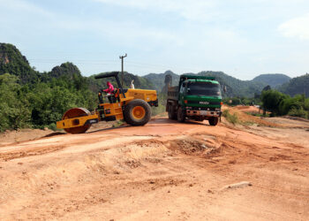 More road construction is required to extend the country's network © Presse750 | Dreamstime.com