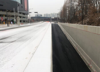 Self-de-icing performance of the mixture under realistic conditions