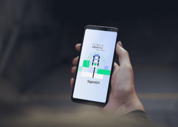 Drivers, cyclists, buses and trams receive the green time forecasts in real time via the Signal2X smartphone app, which was presented for the first time at the recent Intertraffic 2022 Amsterdam