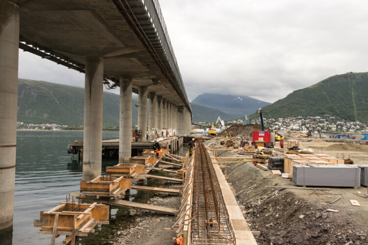 Construction for the bridge of Tromso, Norway (© Rpianoshow/Dreamstime)