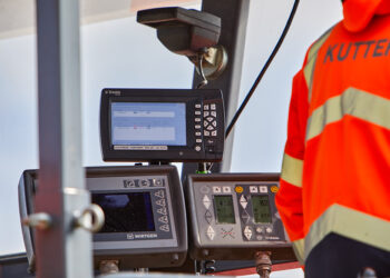 Screens in the cab provided the machine operator with a continuous picture of the job and what the equipment was doing