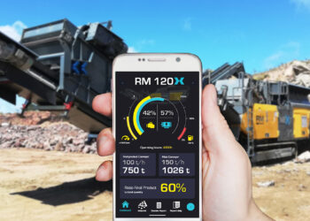 While operators will still display all data and troubleshooting routines directly on their smartphones at any time, in the future the data will be available not just anytime but also anywhere (image courtesy Rubble Master)