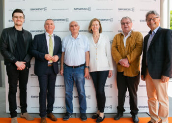 200 years of Swarco experience in one photo: from left: Manfred Swarovski jr., Richard Neumann (moderator), Wilhelm Krejcy (road marking contracting legend), Elisabeth Swarovski (Swarco Supervisory Board), Josef Prettenhofer (long time managing director in Amstetten), and Hans Jesacher (glass bead sales champion)