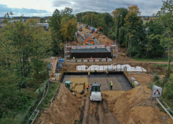 Construction crews reconstructed the Swistbach Bridge's two abutments using geogrid-reinforced earth (image courtesy Heitkamp BauHolding)