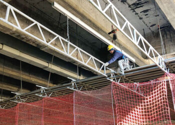 The system consists of 25cm or 45cm aluminium or steel lattice girders connected by patented pins and spring pins
