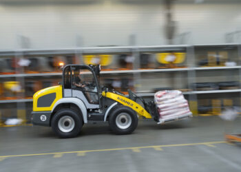 Due to the all-wheel steering, Kramer’s all-wheel steered electric wheel loader 5055e is extremely manoeuvrable
