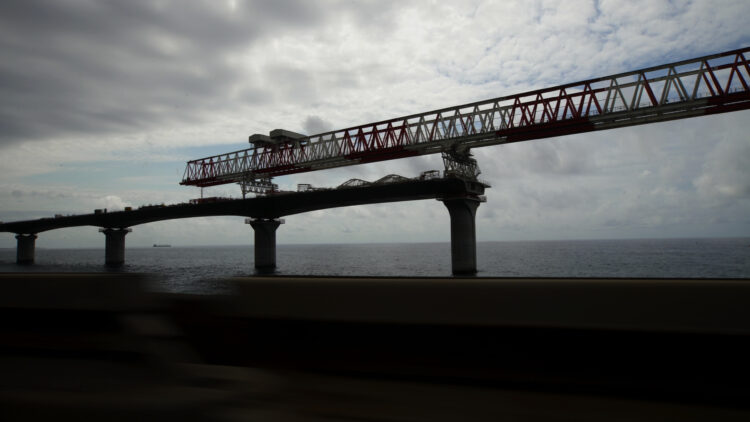 An 8km stretch of the new coastal route around Réunion Island is open to traffic but 2.5km still has to be built