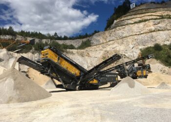 An RM 120GO! crusher and RM MSC8500e screener in action