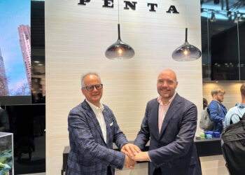 Hannes Norrgren (right), the new president of Volvo Penta’s industrial business unit, with his predecessor Giorgio Paris