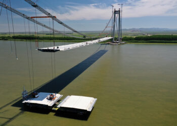 Working from the middle, two deck segments have been installed each day to ensure the load remains balanced
