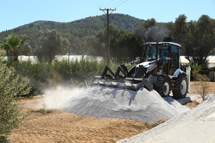 The turbocharged engine of Hidromek’s SUPRA series backhoe loaders maintains high torque even at low rpm