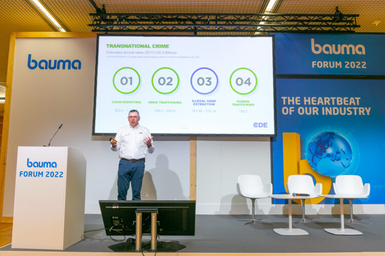 Eunan Kelly, CDE’s head of business development for North West Europe, giving a lecture on ‘Creating valuable in-spec products from CD&E waste’