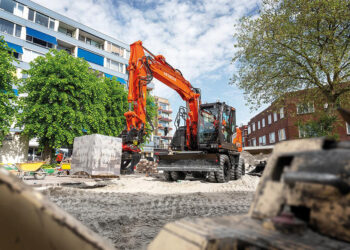Visibility for the operator of the new Hitachi short-tail ZX135W-7 is boosted by an exceptional 270-degree view with the Aerial Angle camera system