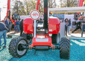 The 200 ATJe rough-terrain platform comes with a working height of 20m