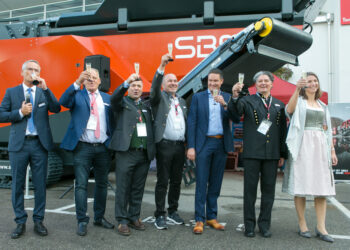 The AI-based SBM REMAX 600 mobile impact crusher