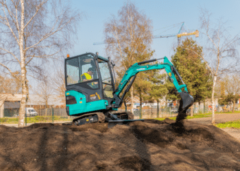 With economy in mind, the SWE 17F features automatic switching from high to low range whenever traction and ground conditions demand