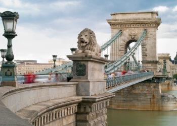 Renovations to the historic Széchenyi Chain Bridge and a nearby road tunnel in the Hungarian capital have been long-awaited (image © Samsem67/Dreamstime)
