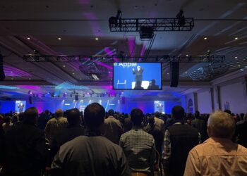 Apple co-founder Steve Wozniak amazed the audience at the opening of Trimble Dimensions 2022 - image courtesy of Mike Woof