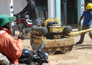 Labour-intensive road construction methods are still used in East Africa's rural areas to build access connections at Namanga (Kenya-Tanzania border)
