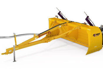 The K-Tec 1411 Flex leveler has a 4.3m-width and can drag up to nearly 9m³ of material