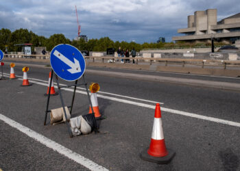 The platform from one.network manages and shares lane closure, work zone and roadway disruption information with GPS providers (image © Martinlee58/Dreamstime)