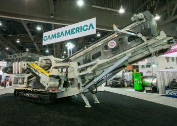 The APR 1000-2S shredder can recycle slabs and milled asphalt