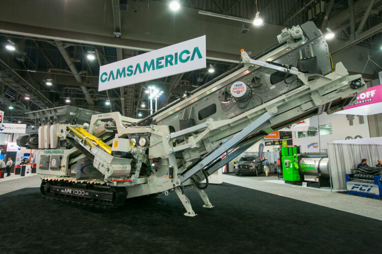 The APR 1000-2S shredder can recycle slabs and milled asphalt
