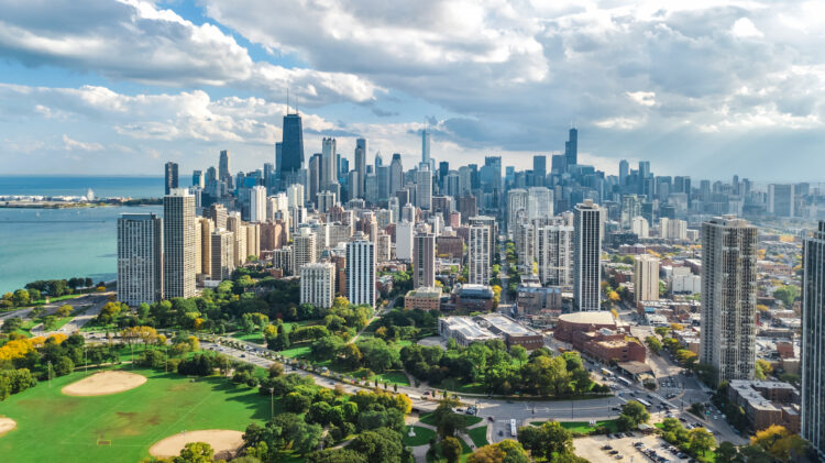 Drivers in Chicago will benefit from improvements to the Kennedy Expressway when the work is complete in 2025 – image courtesy of © Jaysi | Dreamstime.com