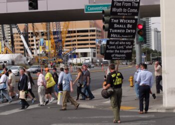 The US has an appalling record for road safety and is getting worse, so foreign attendees for the upcoming CONEXPO-CON/AGG event should take extra care! – image © courtesy of Mike Woof