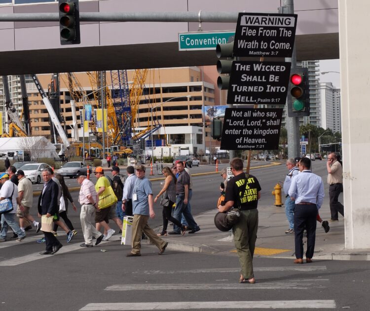 The US has an appalling record for road safety and is getting worse, so foreign attendees for the upcoming CONEXPO-CON/AGG event should take extra care! – image © courtesy of Mike Woof