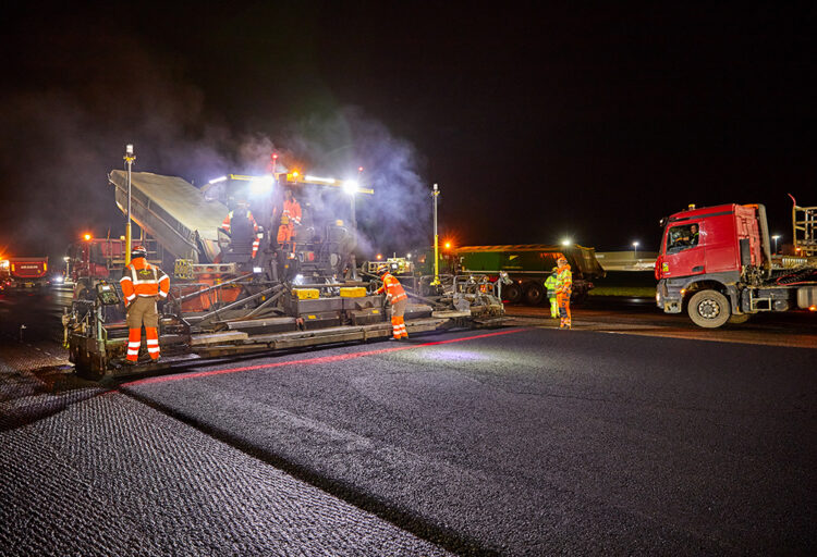 The asphalt pavers use one or two Trimble MT900 Machine Targets depending on their position in the paver setup and are guided in 3D by the Trimble PCS900 Paving Control System and Trimble SPS930 Universal Total Stations -Photo La Compagnie Générale de Photographie