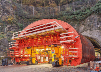 To construct the 1.6km-long access tunnel, PERI engineers developed the first customised and fully hydraulic special-purpose formwork carriage; sufficient to construct the different cross-sections in a total of 170 concreting sections (photo courtesy PERI SE)